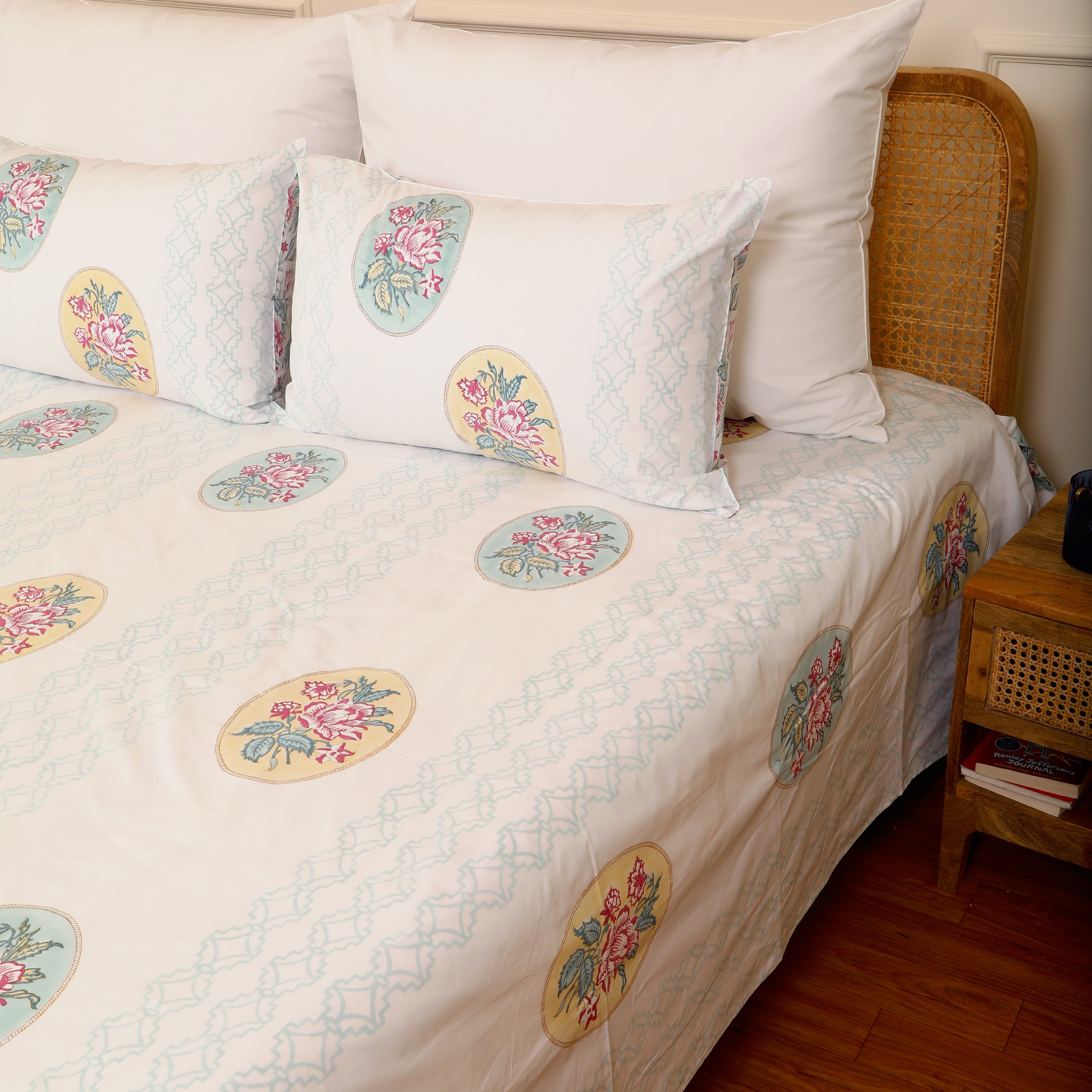 Rustic Rose king size Bedsheet with 2 pillow cover