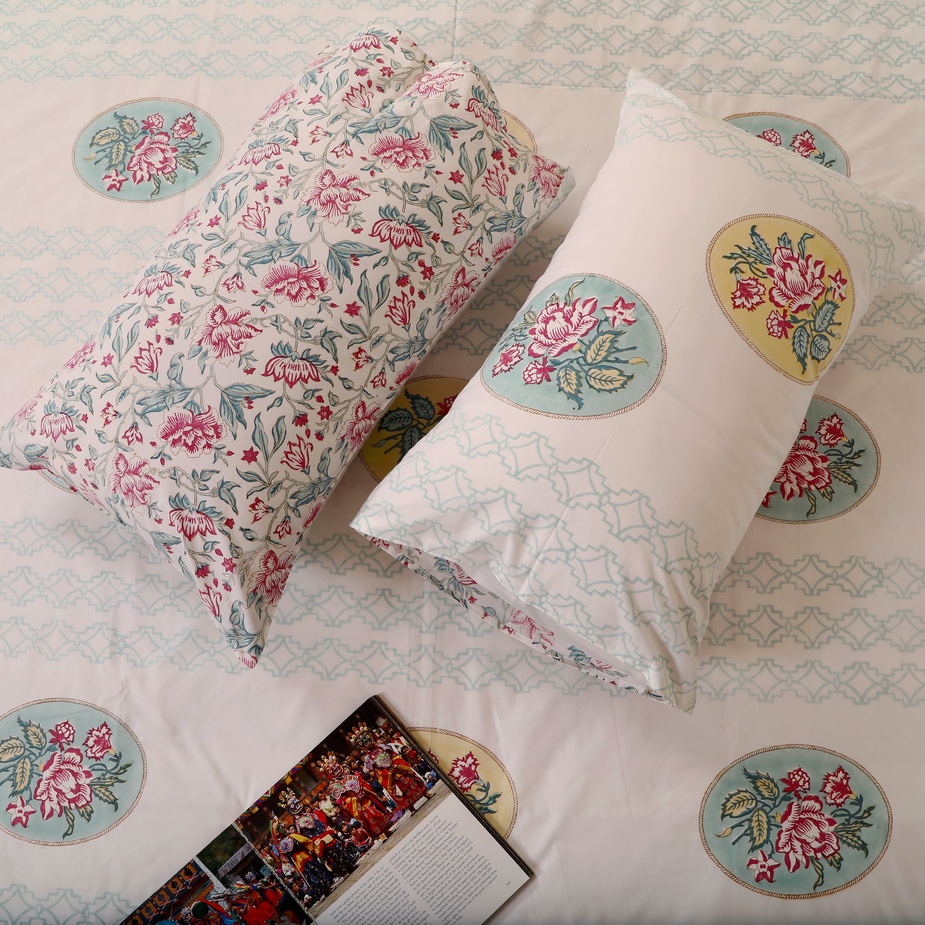 Rustic Rose king size Bedsheet with 2 pillow cover