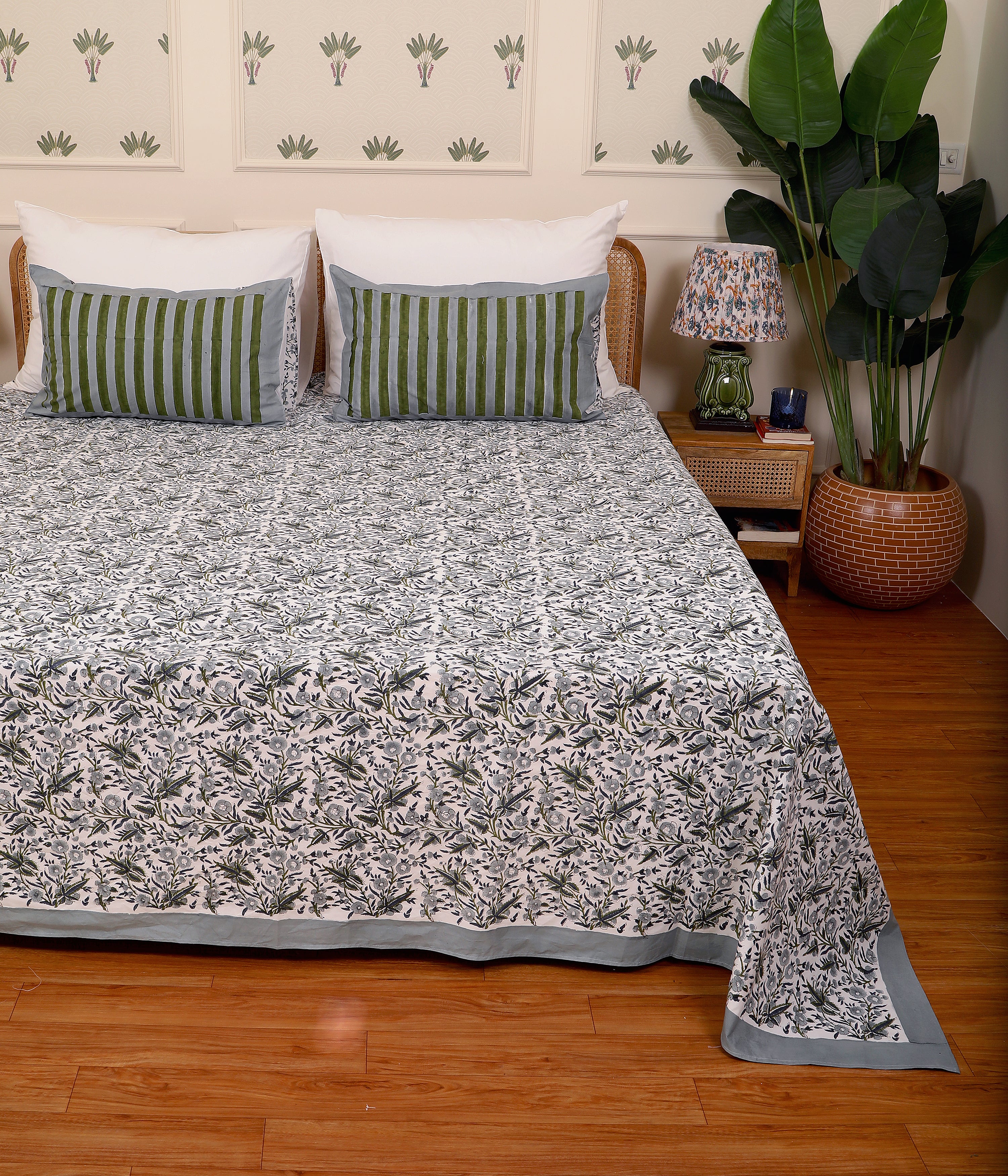 Ebonleaf king size bedsheet with 2 Pillow Cover