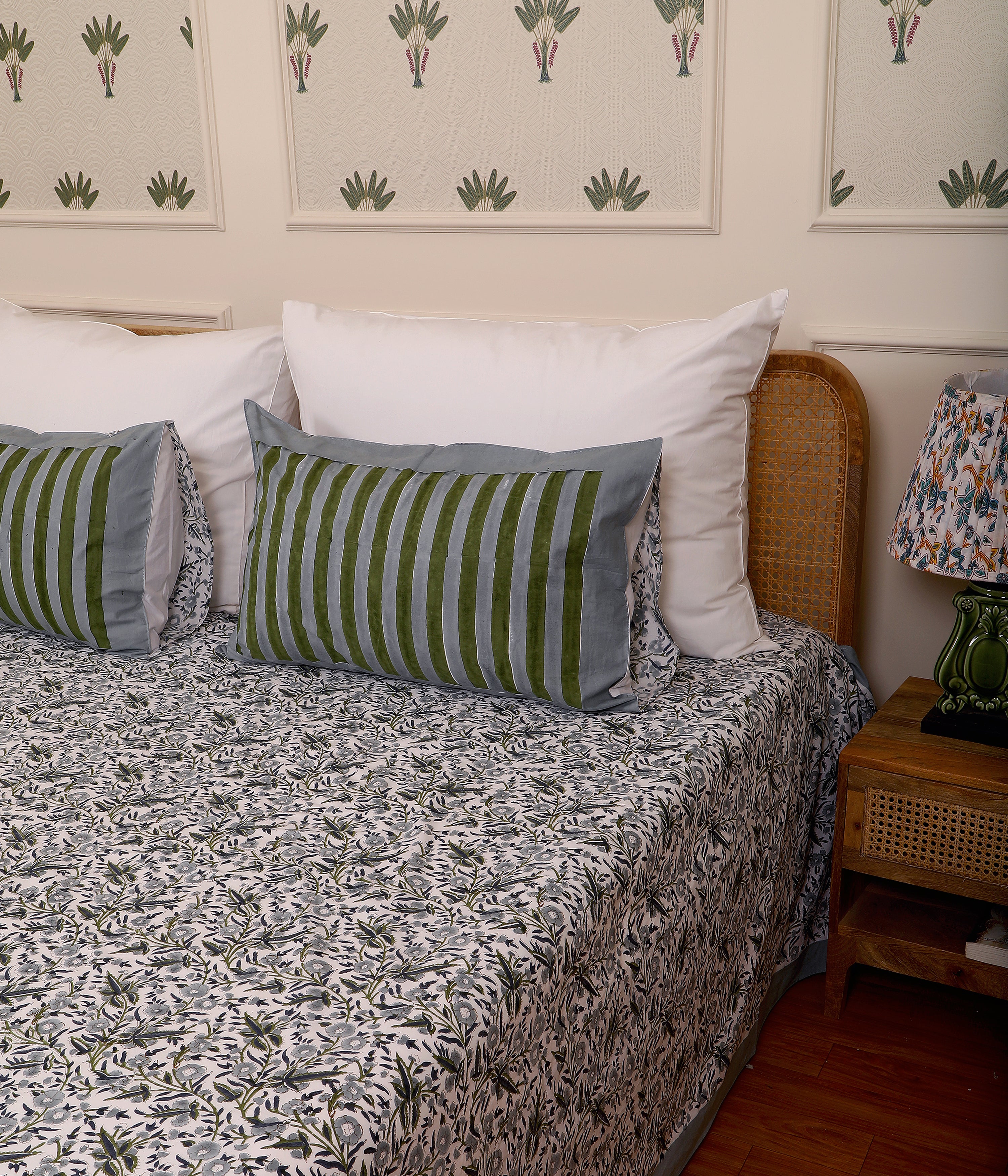 Ebonleaf king size bedsheet with 2 Pillow Cover
