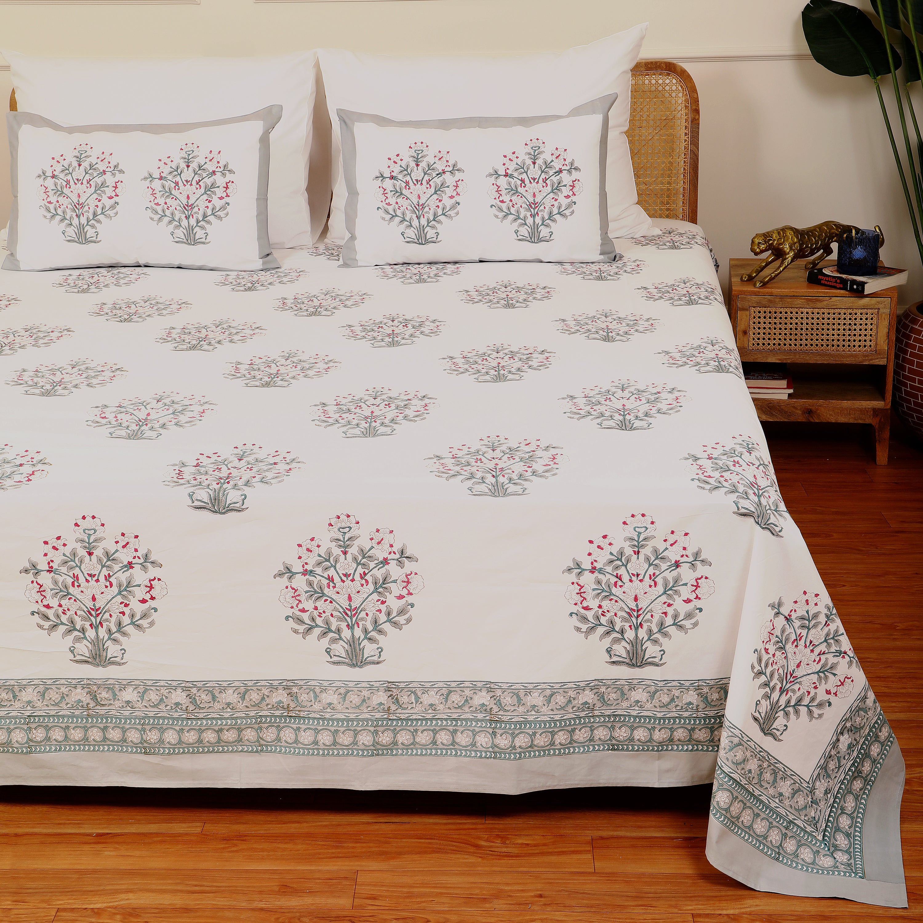 Amer Guldasta king size Bedsheet with 2 pillow covers