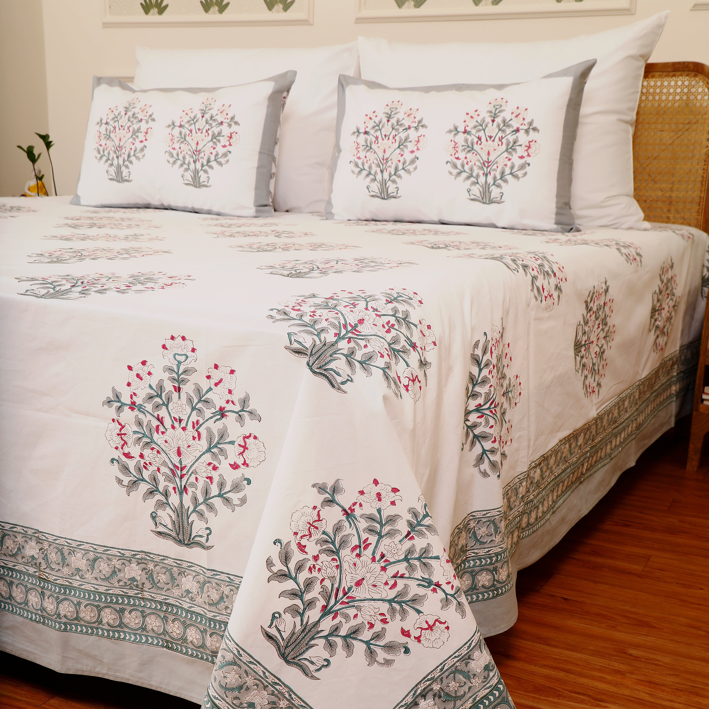 Amer Guldasta Super king size Bedsheet with 2 pillow covers
