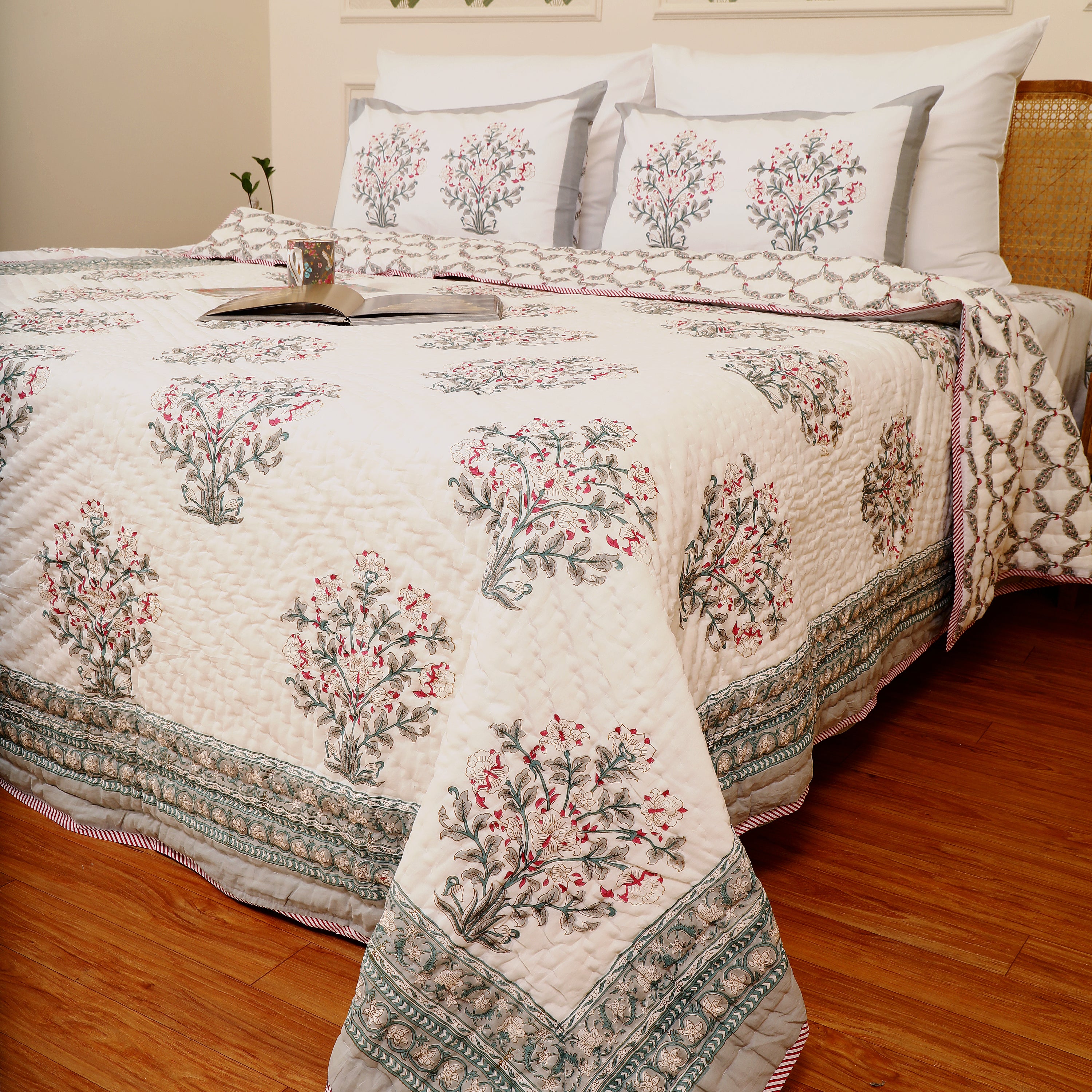 Amer Guldasta Quilt Single