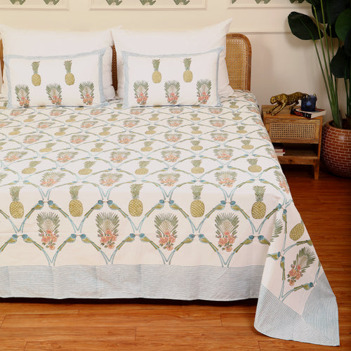 Ananas Buttah Bedsheet With 2 Pillow Cover