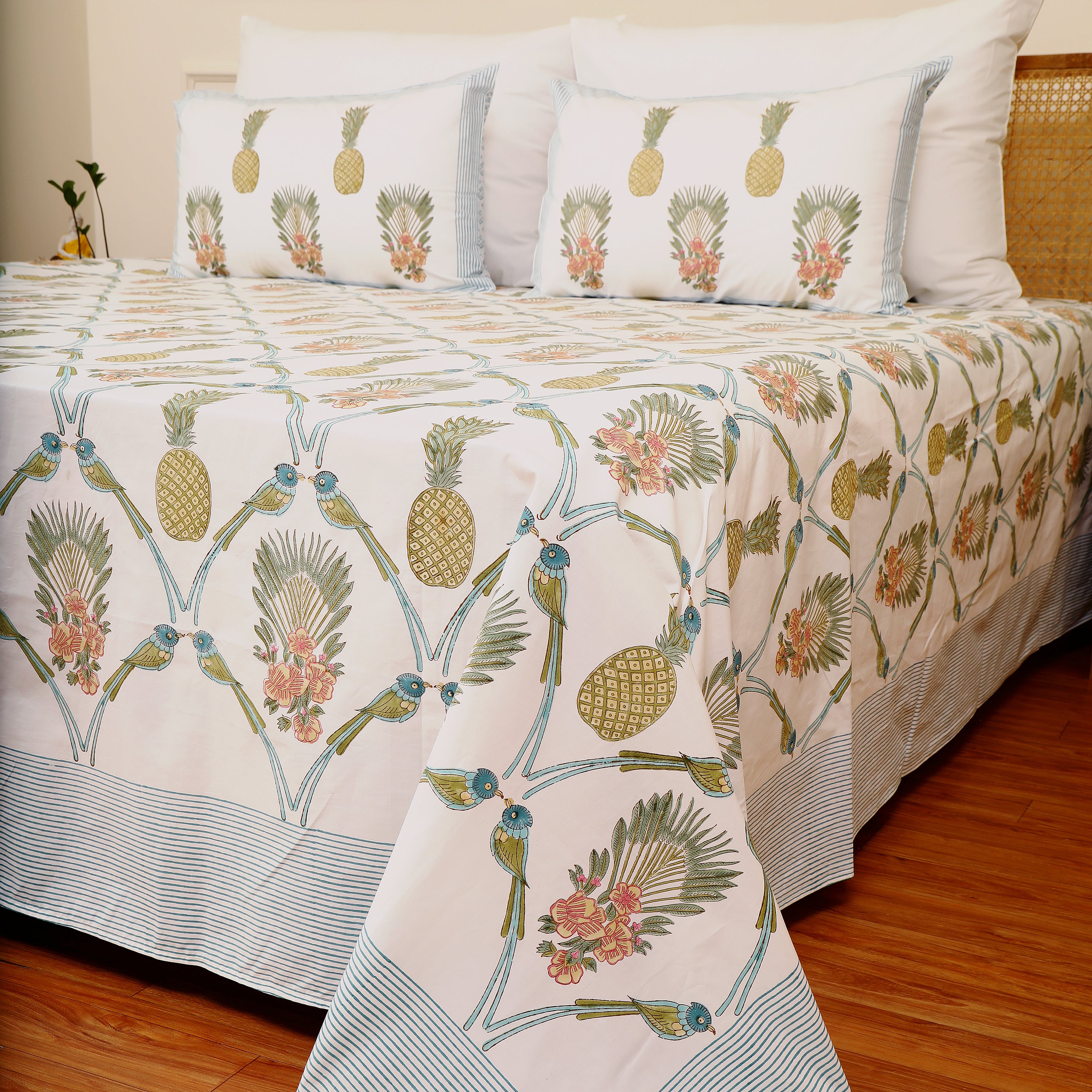 Ananas Buttah king size Bedsheet with 2 pillow cover