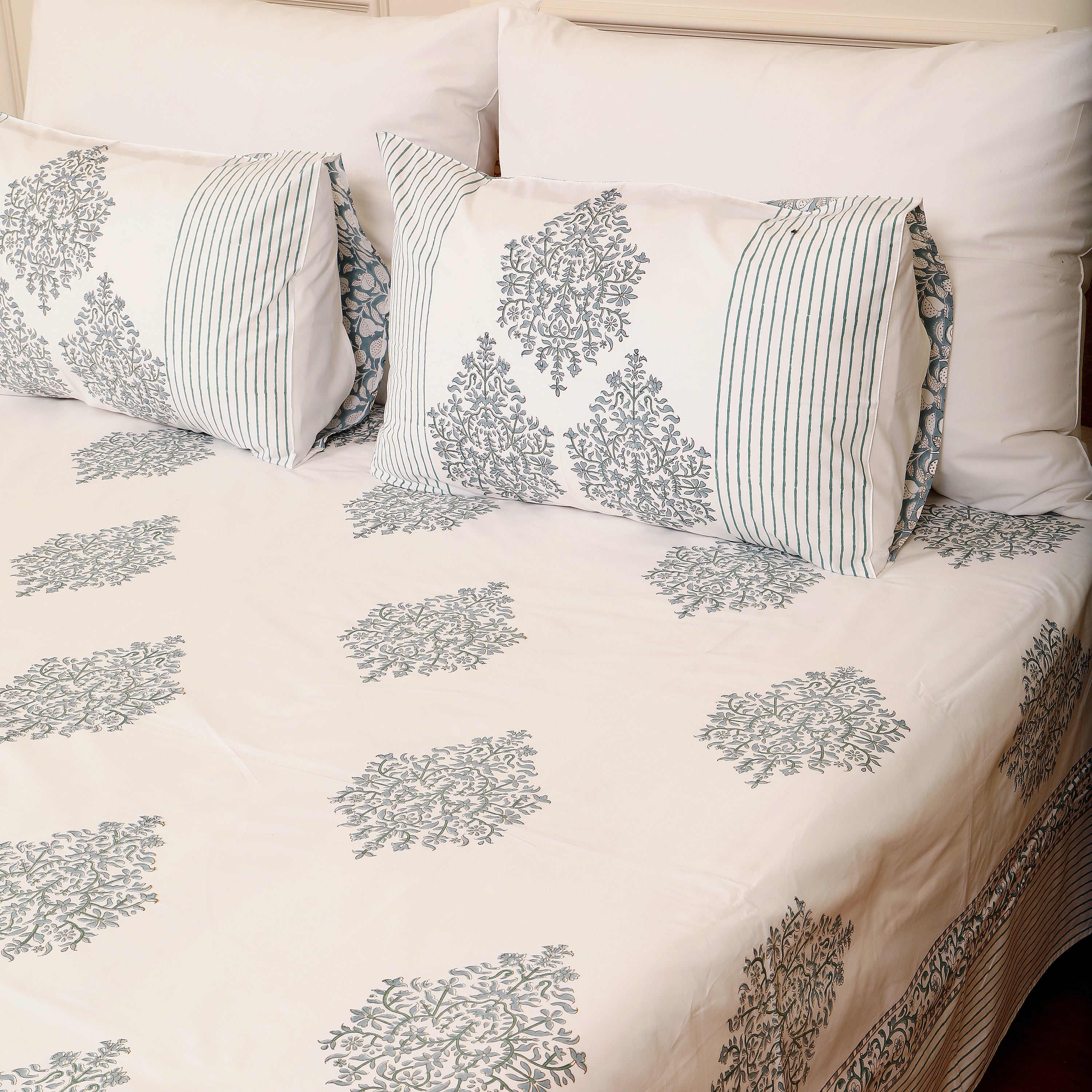 Ekaara Super King bedsheet with 2 pillow cover