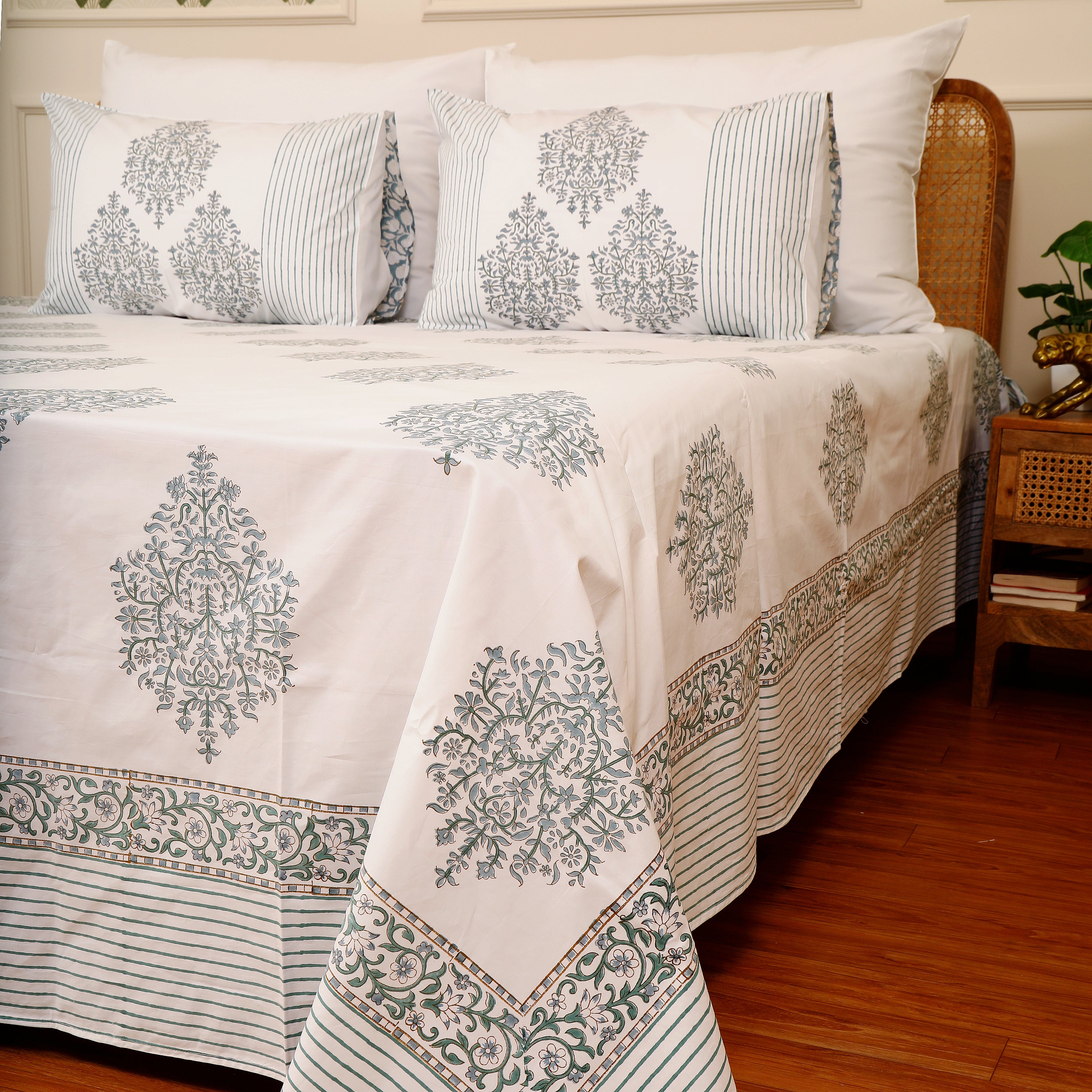 Ekaara Super King bedsheet with 2 pillow cover