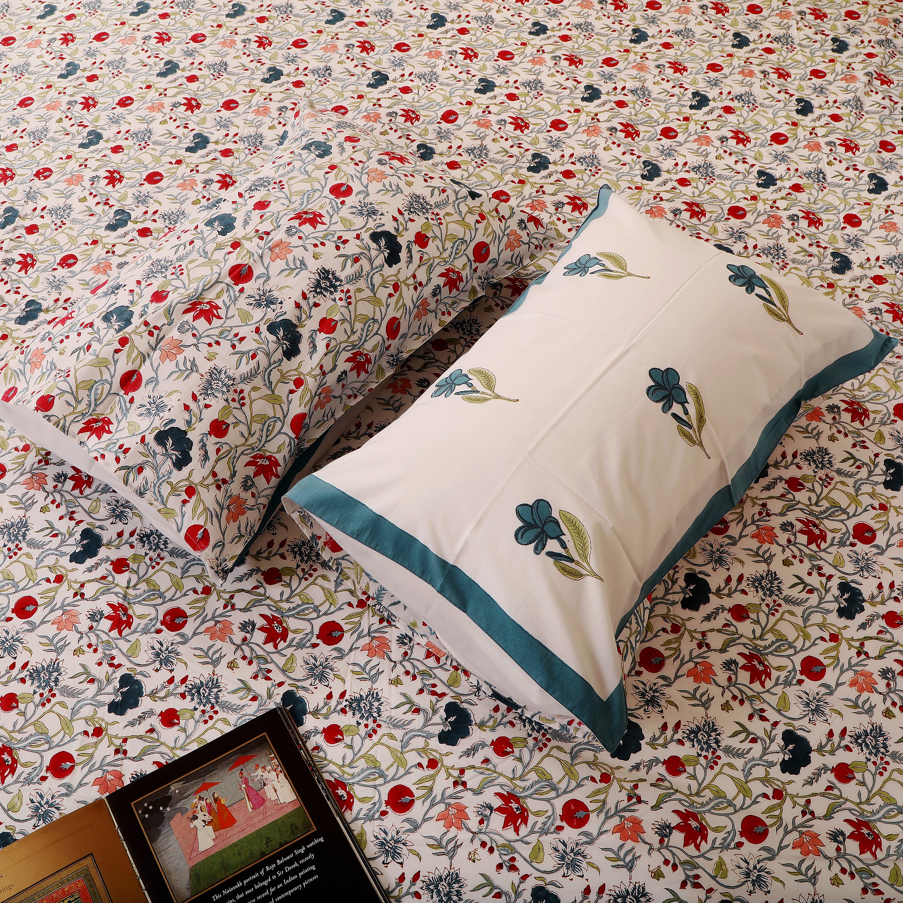 Valley of Dreams king size Bedsheet with 2 pillow cover