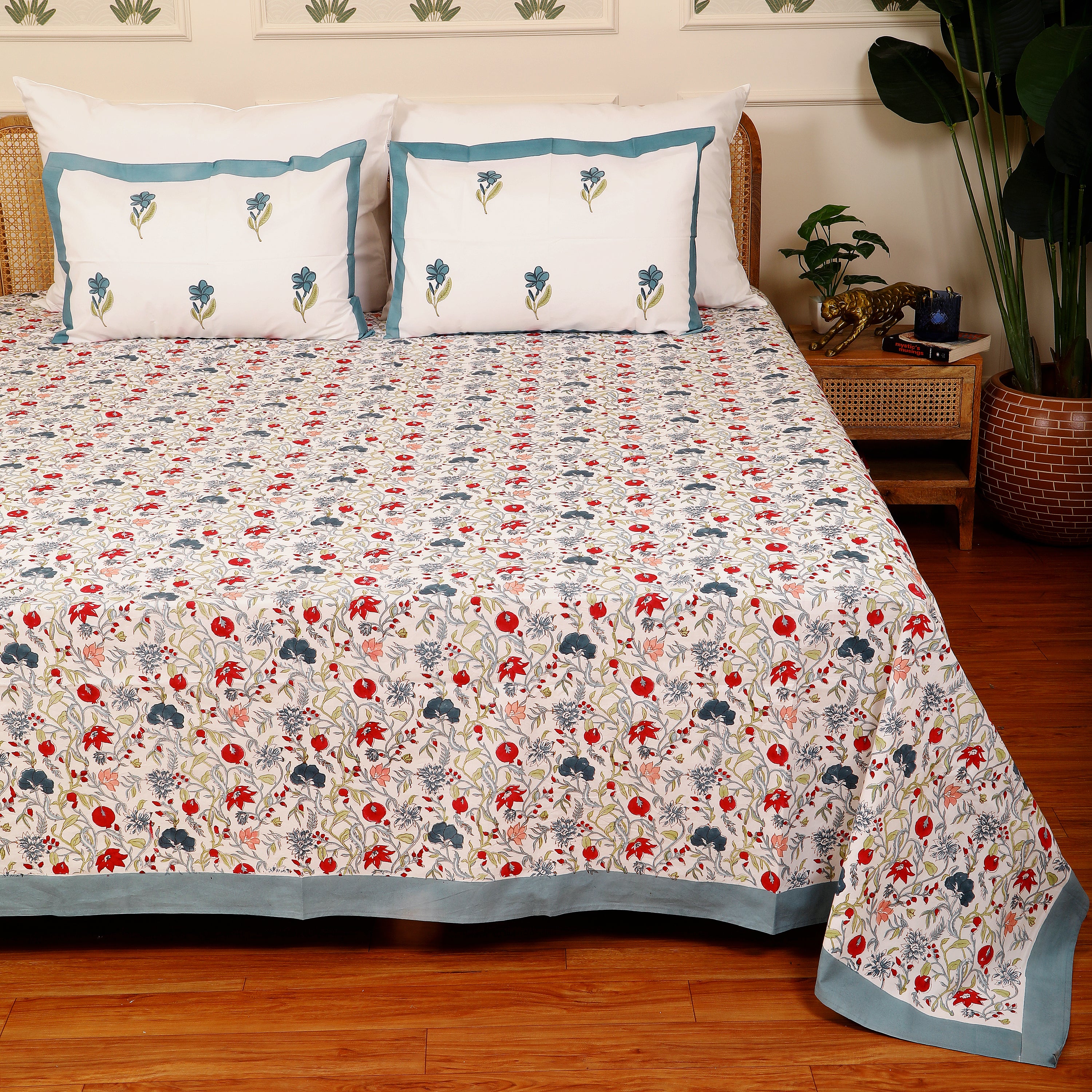 Valley of Dreams king size Bedsheet with 2 pillow cover