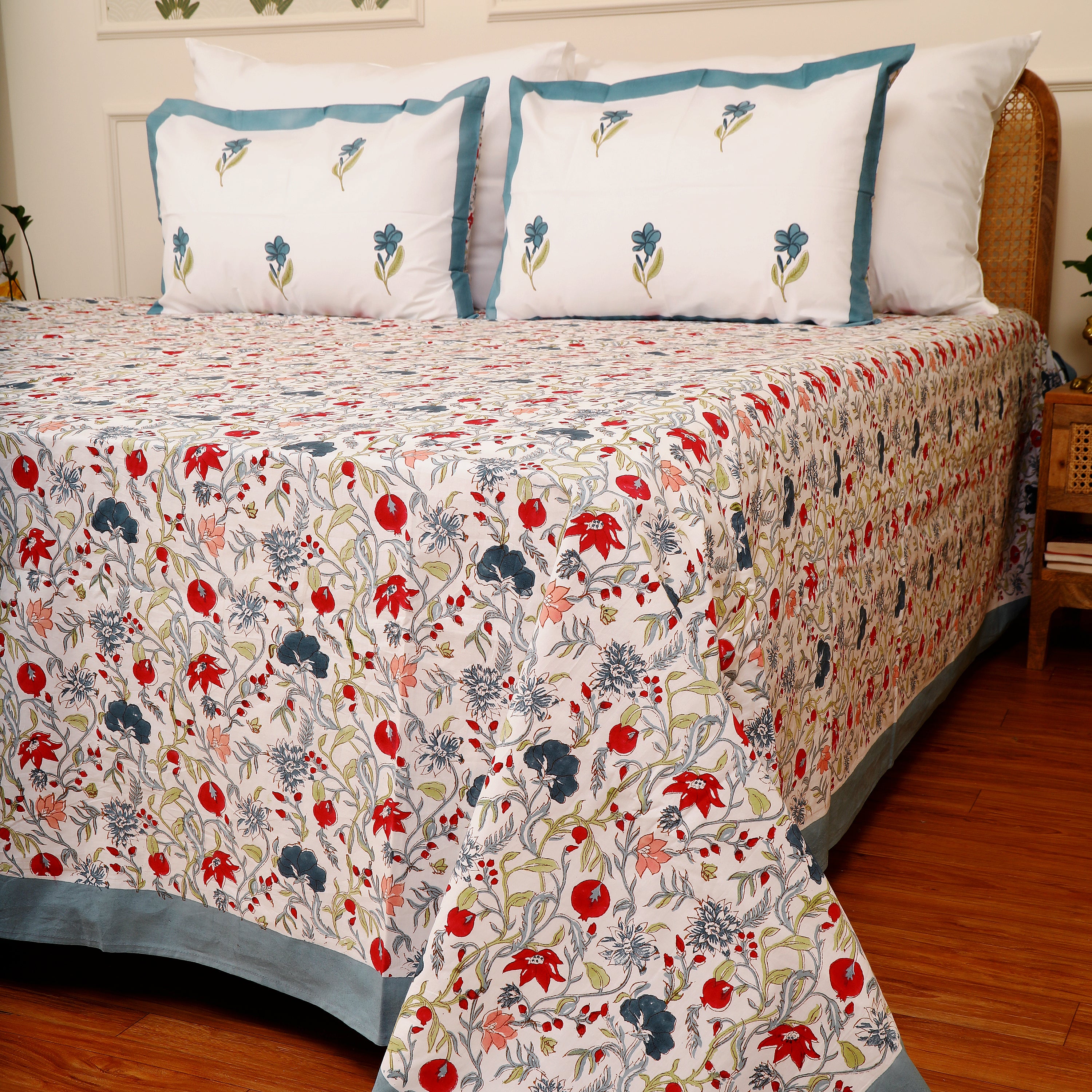 Valley of Dreams king size Bedsheet with 2 pillow cover