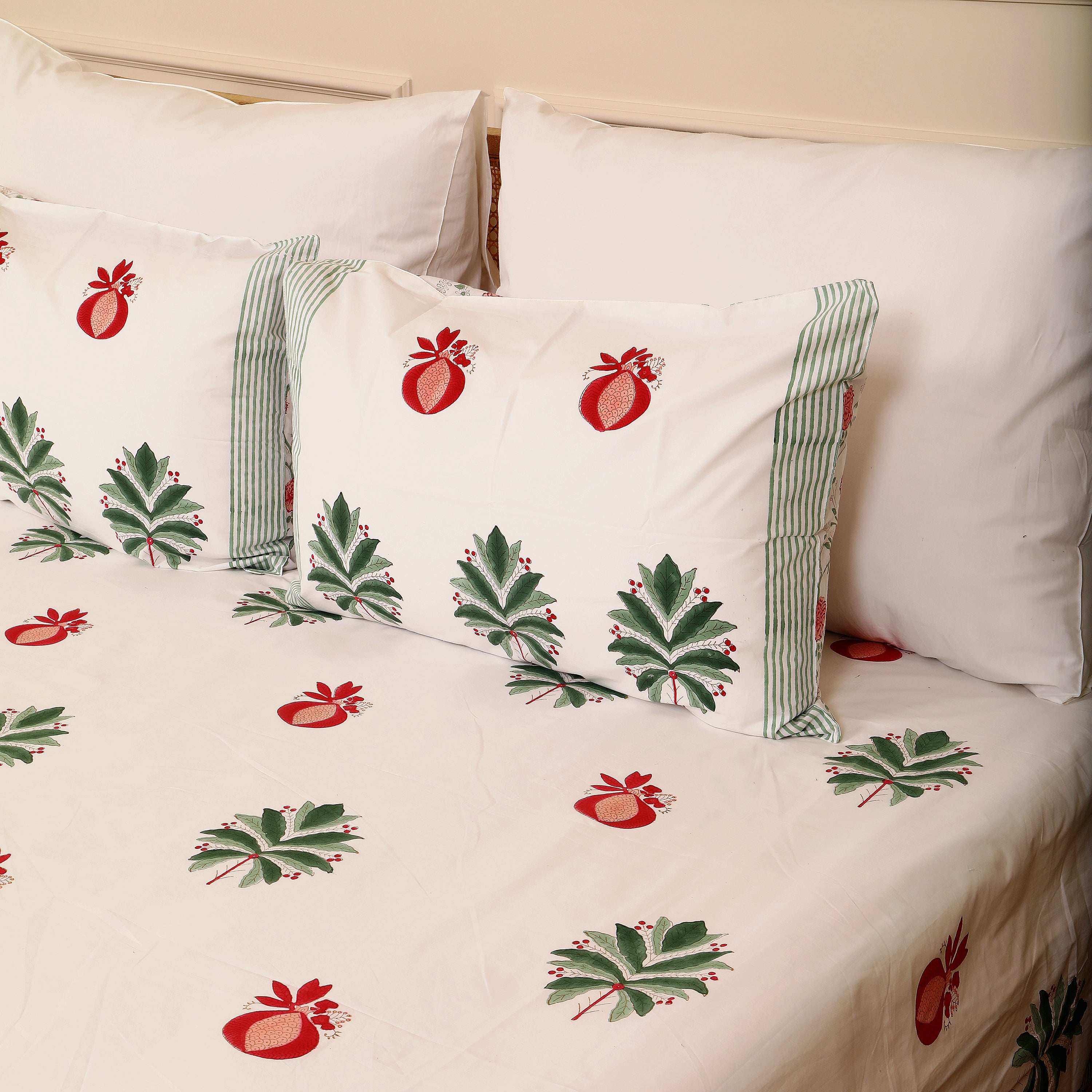 Gul-E-Anar Bedsheet King size Bedsheet with 2 pillow cover