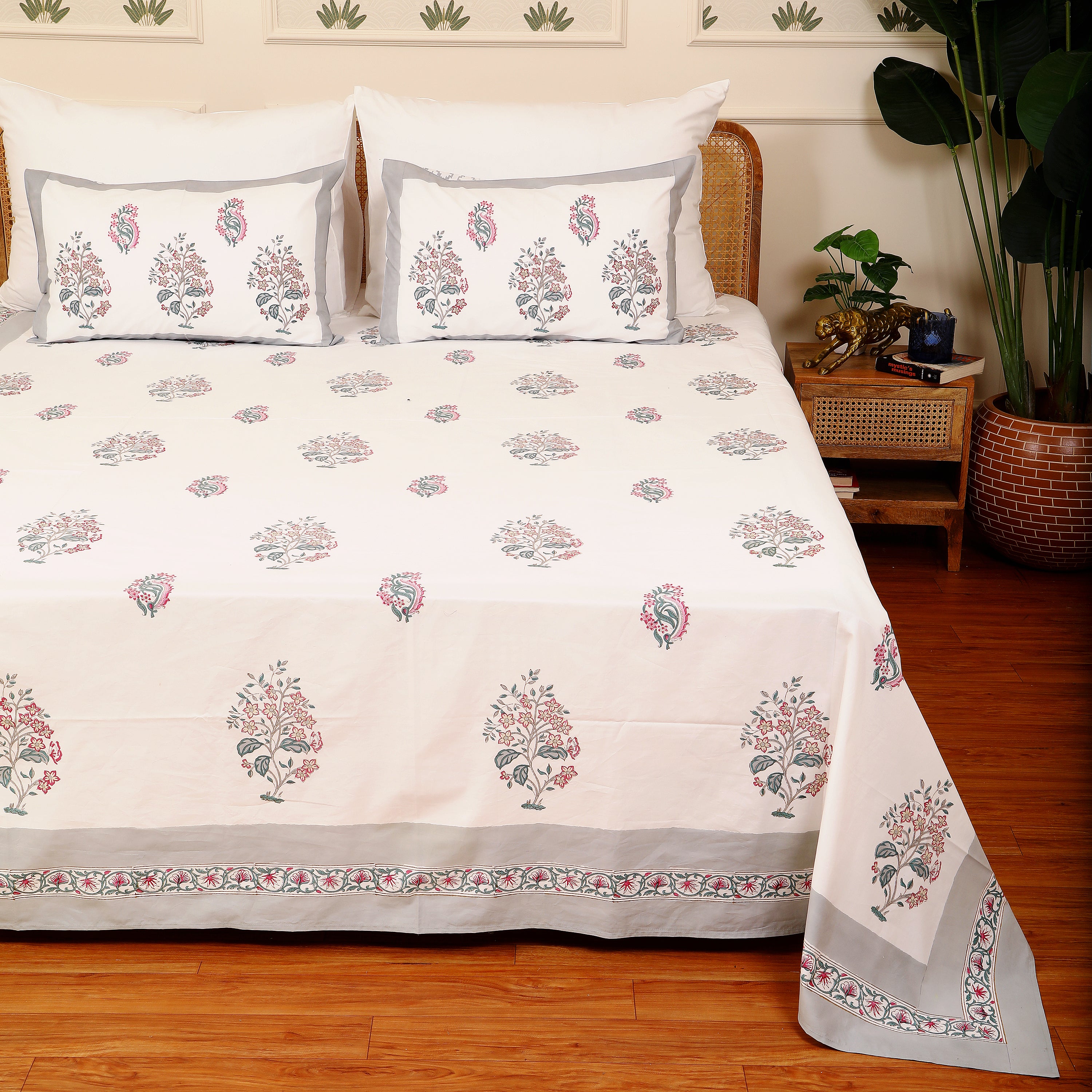 Bebak Grey King size Bedsheet with 2 pillow cover