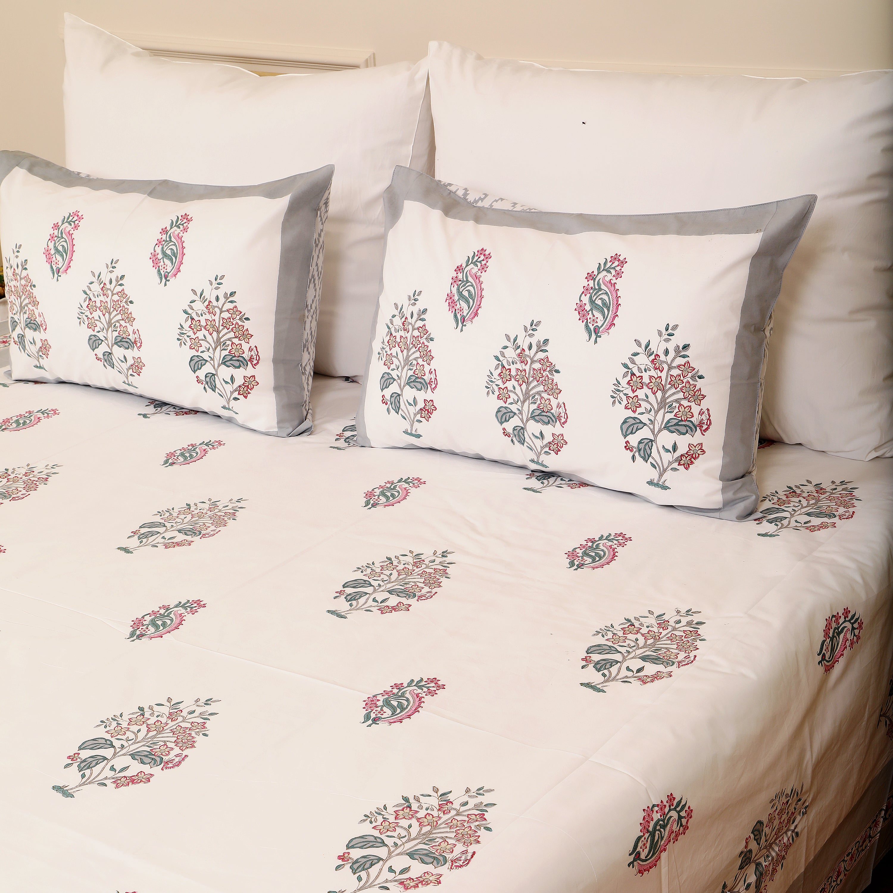 Bebak Grey King size Bedsheet with 2 pillow cover
