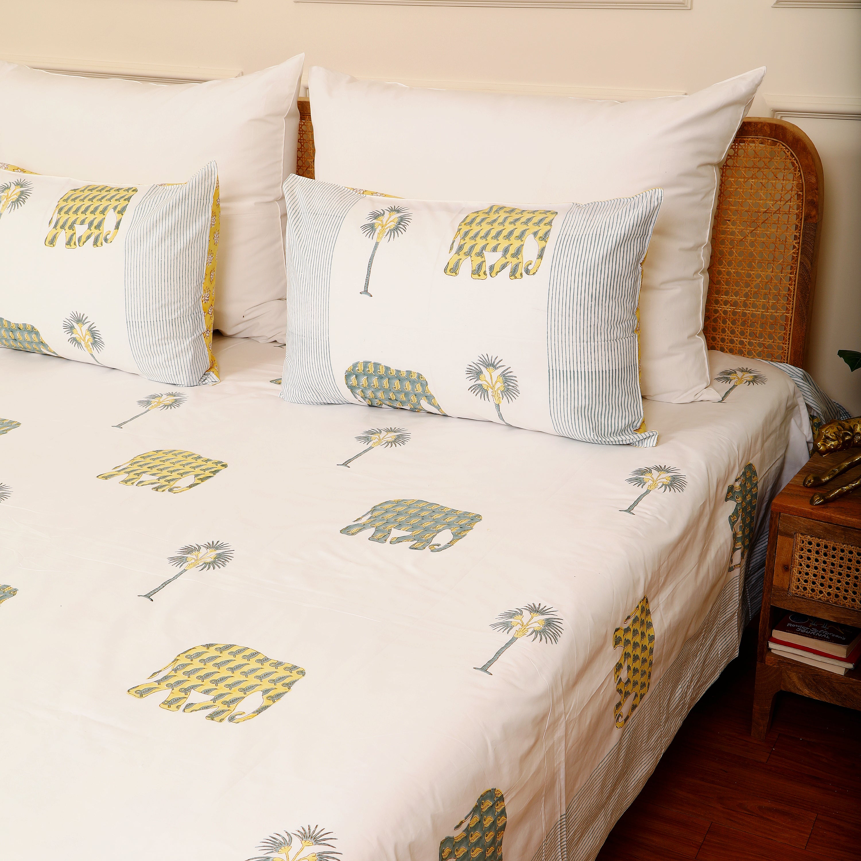 Gajraj King size Bedsheet with 2 pillow cover