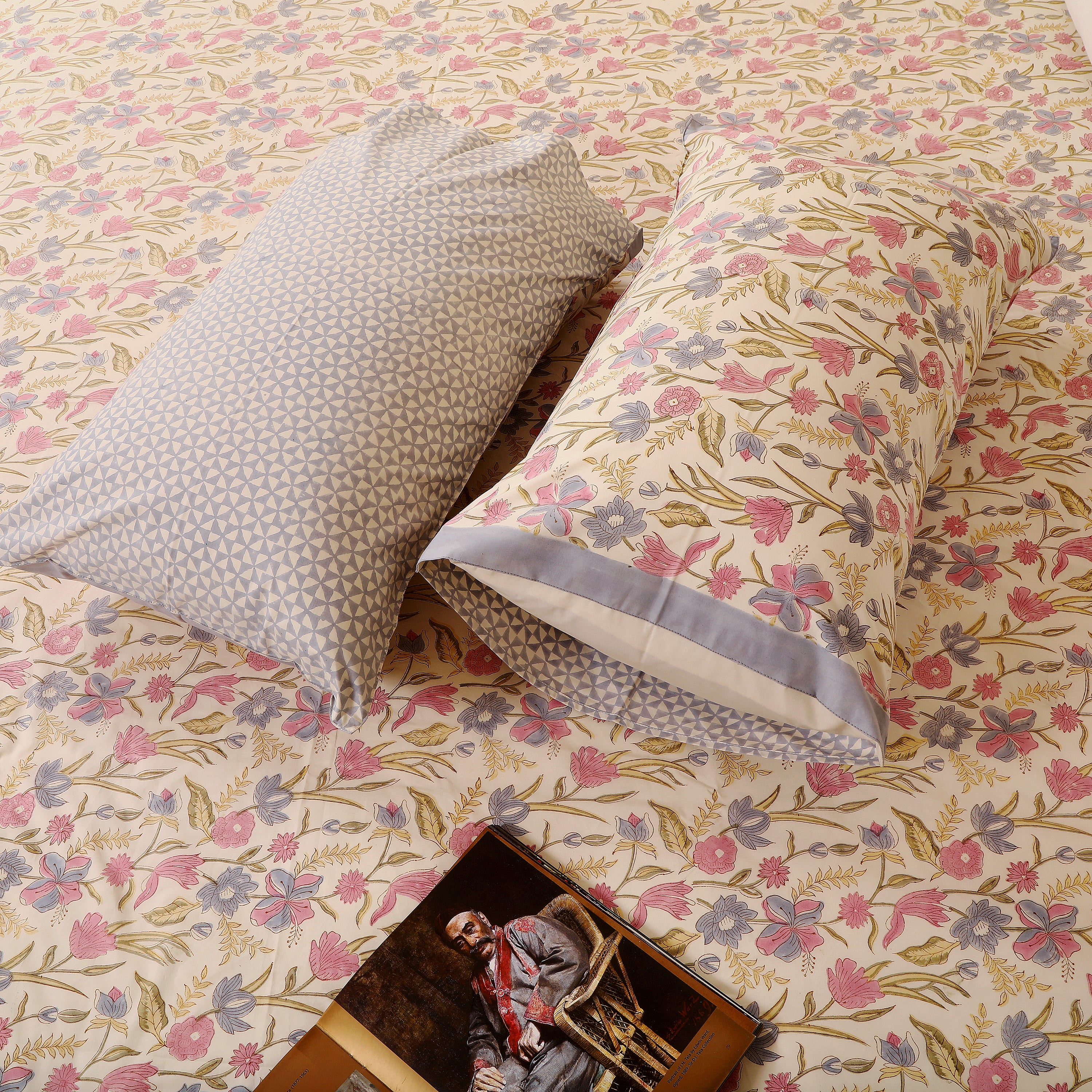 Pushpavali king size Bedsheet with 2 pillow cover