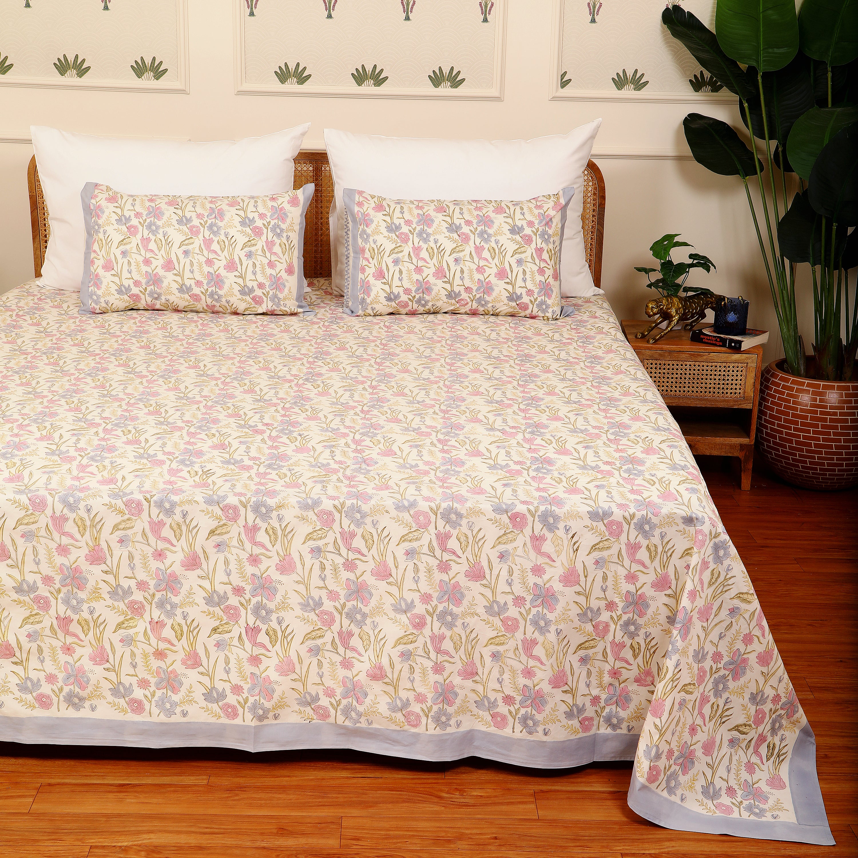 Pushpavali king size Bedsheet with 2 pillow cover