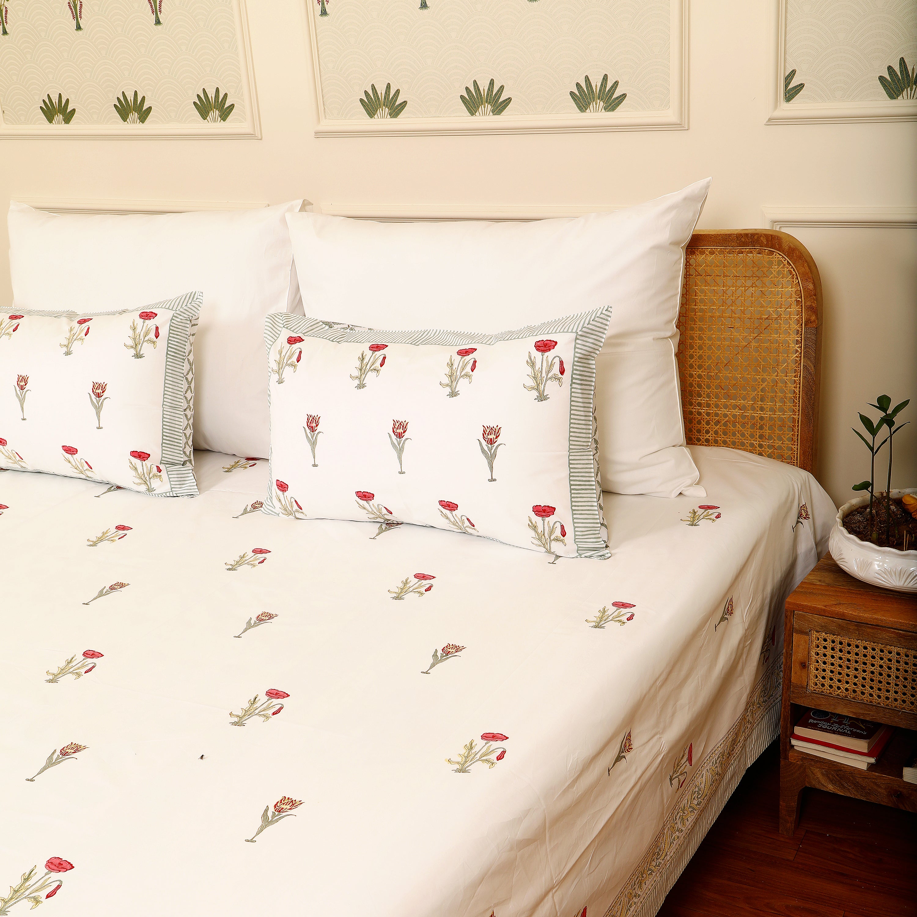 Rose Bud king size Bedsheet with 2 pillow cover