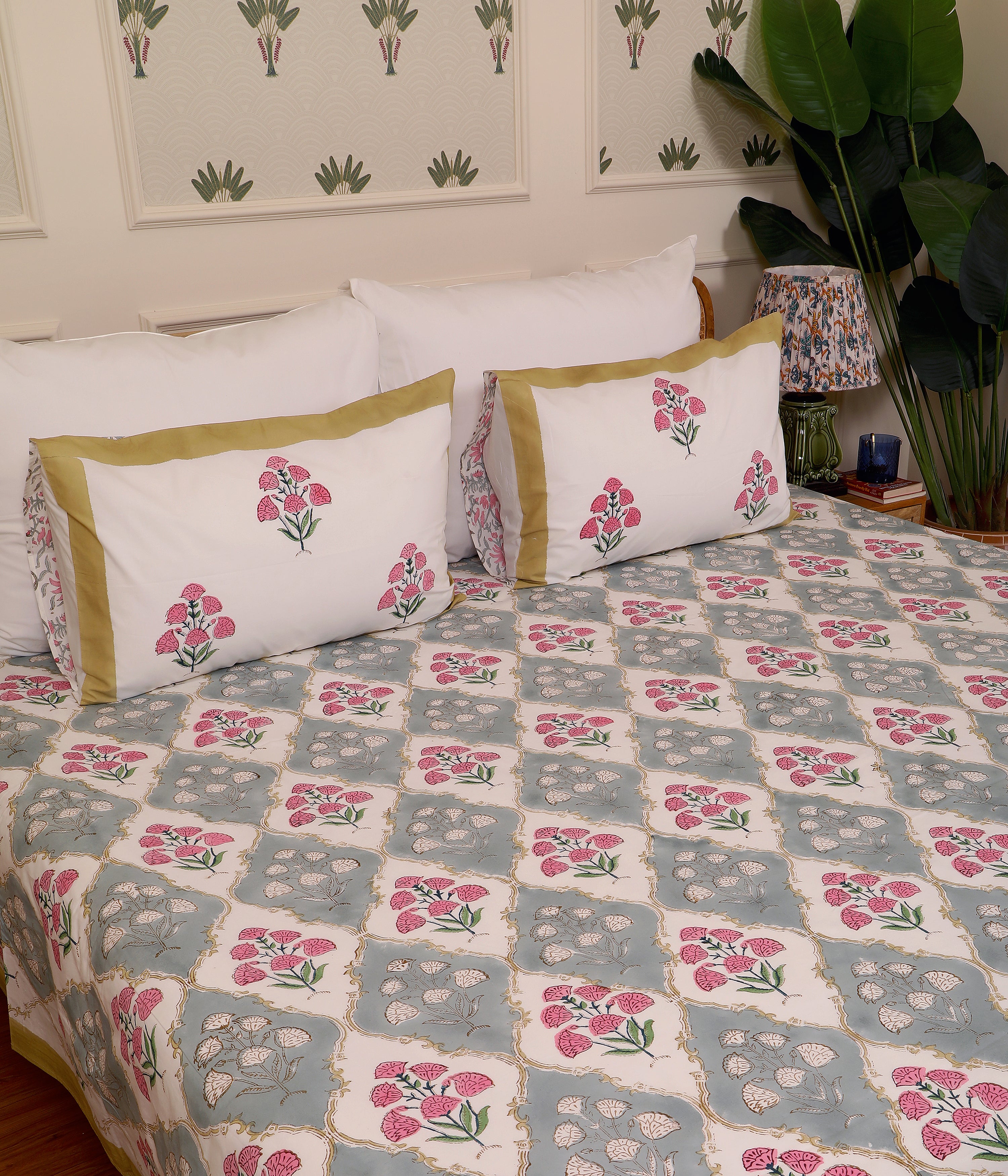 Grey Gold Bloom king size Bedsheet with 2 pillow cover