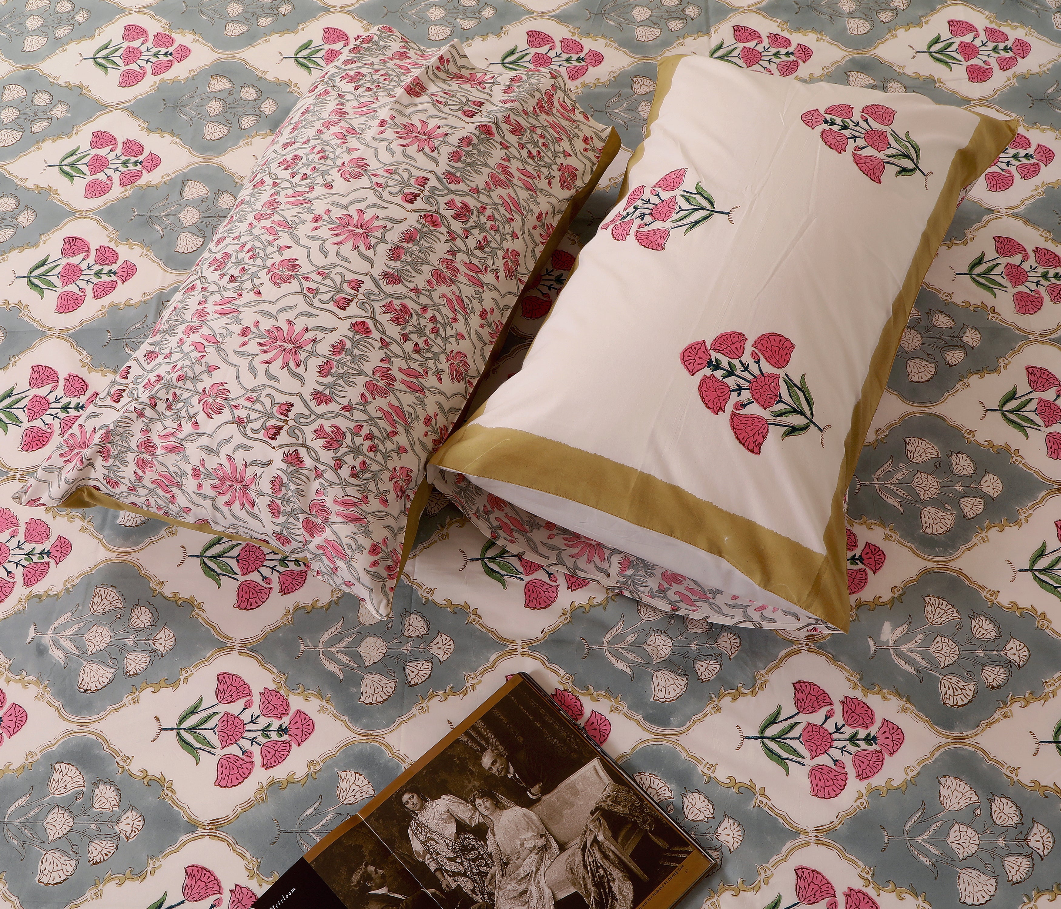 Grey Gold Bloom king size Bedsheet with 2 pillow cover