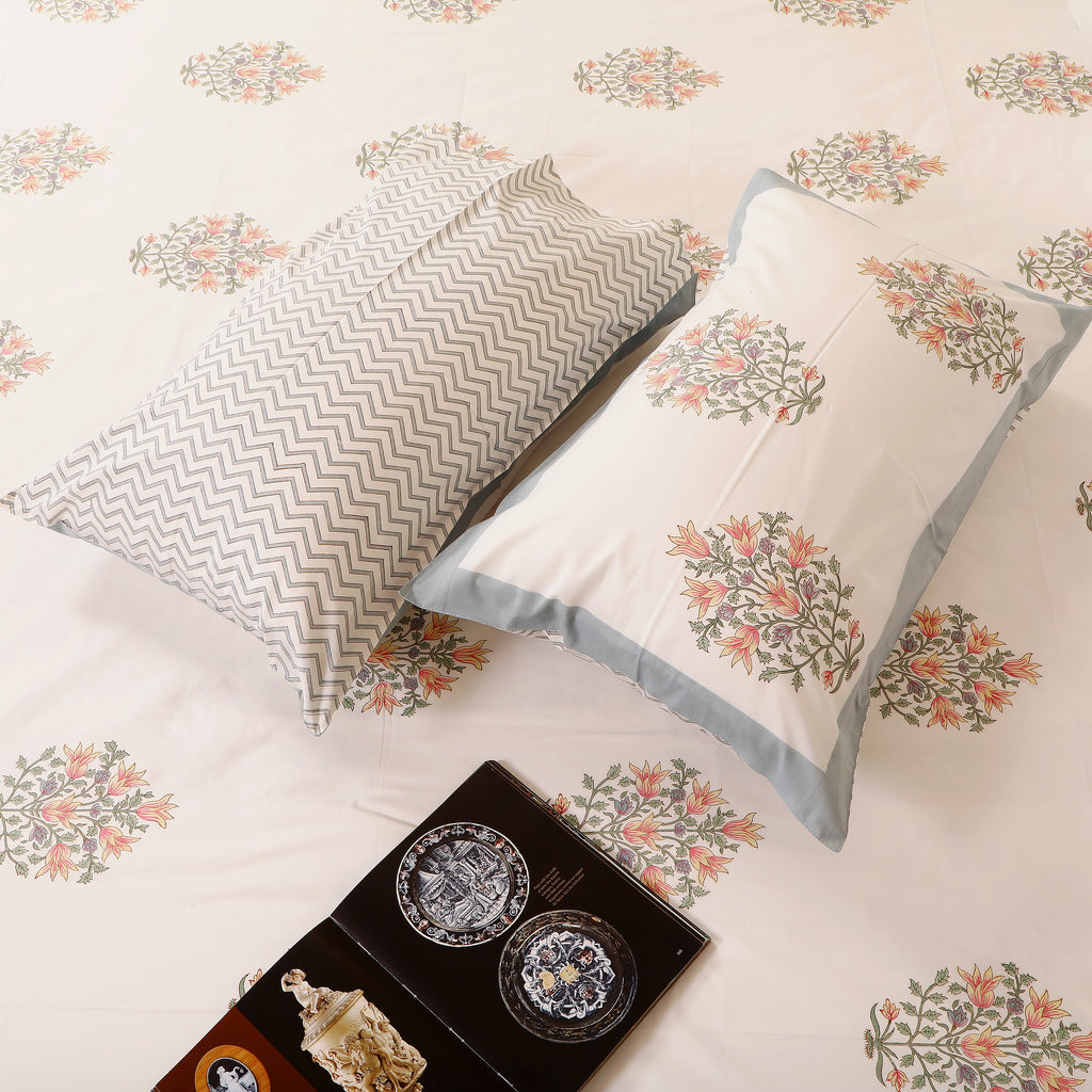 Tulip Bouquet king size Bedsheet with 2 pillow cover