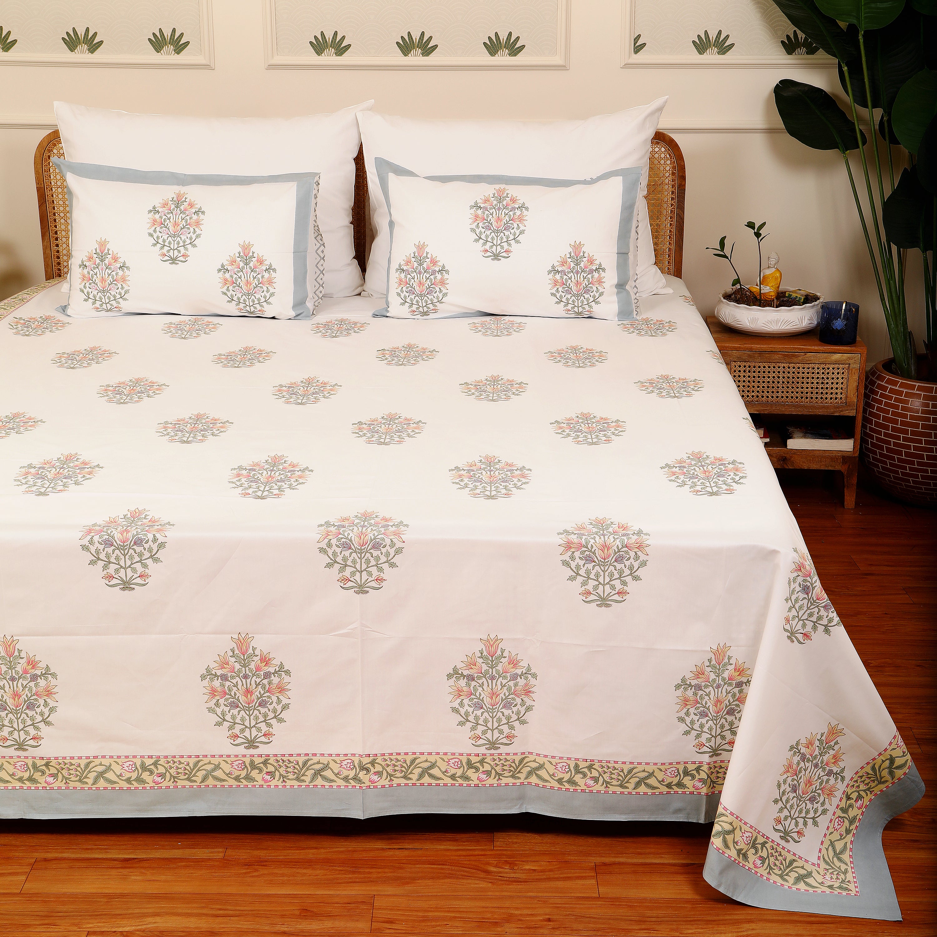 Tulip Bouquet king size Bedsheet with 2 pillow cover