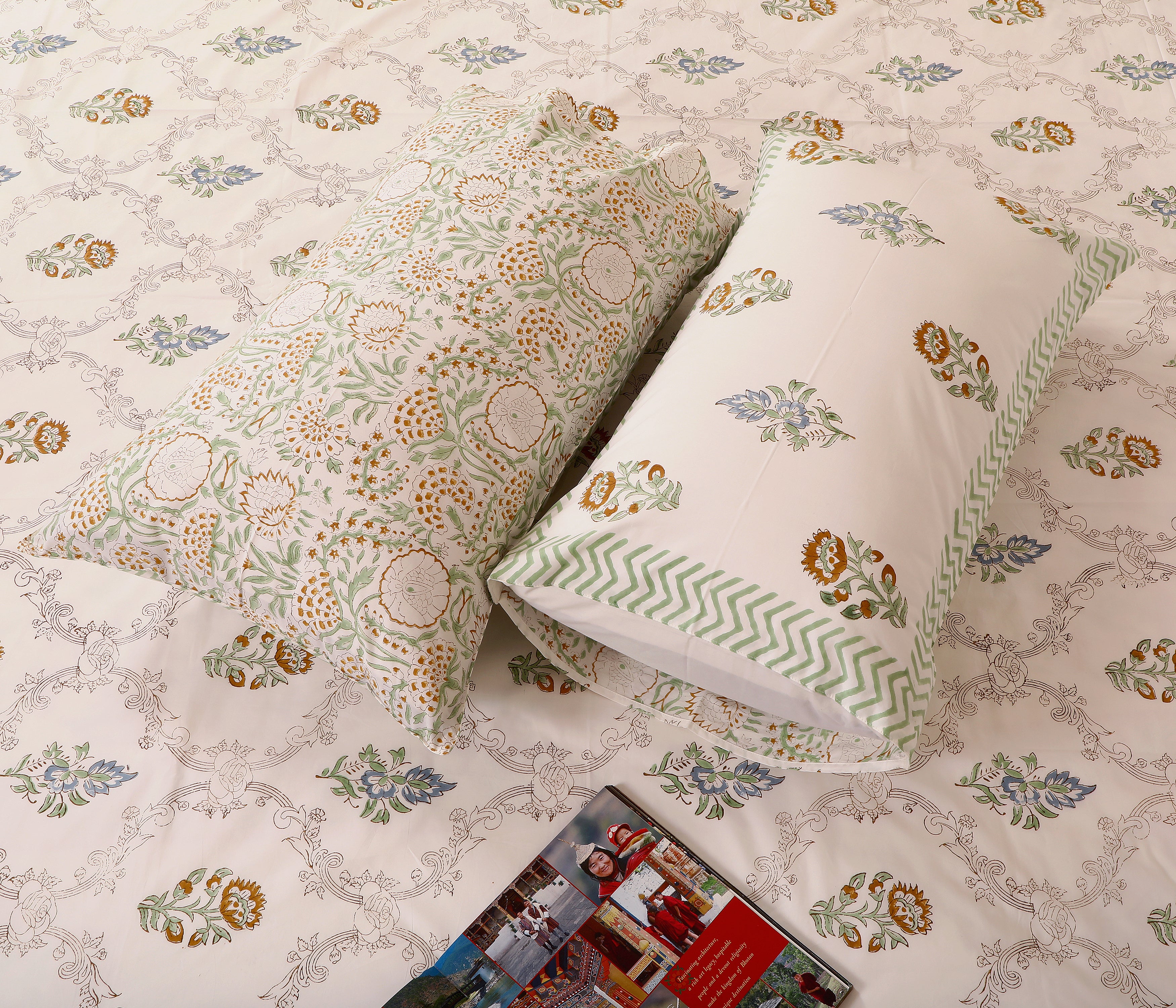 Sunlit Jaal king size Bedsheet with 2 pillow cover