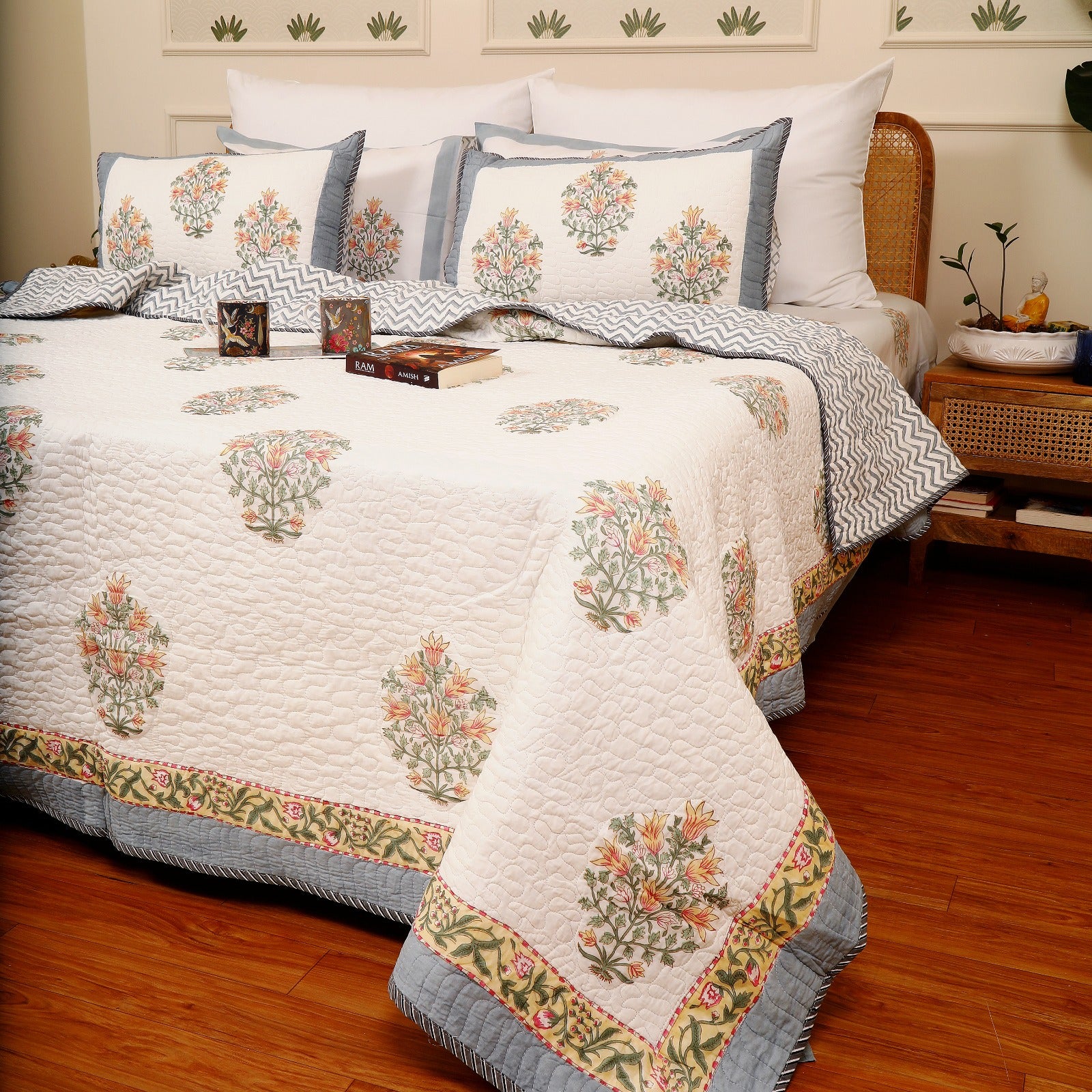 Tulip Bouquet Bedsheet With 2 Pillow Cover