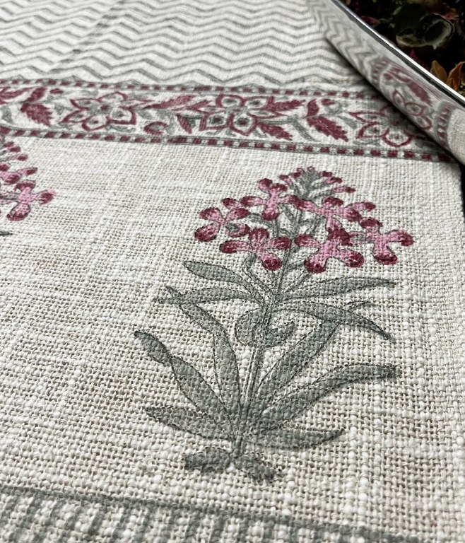Chevrosa Handloom Table Runner - Image 3